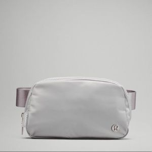 - Lululemon Everywhere Belt Bag
